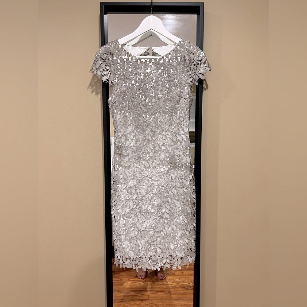 Size 0, Alice + Olivia lace dress, excellent condition. Only worn once